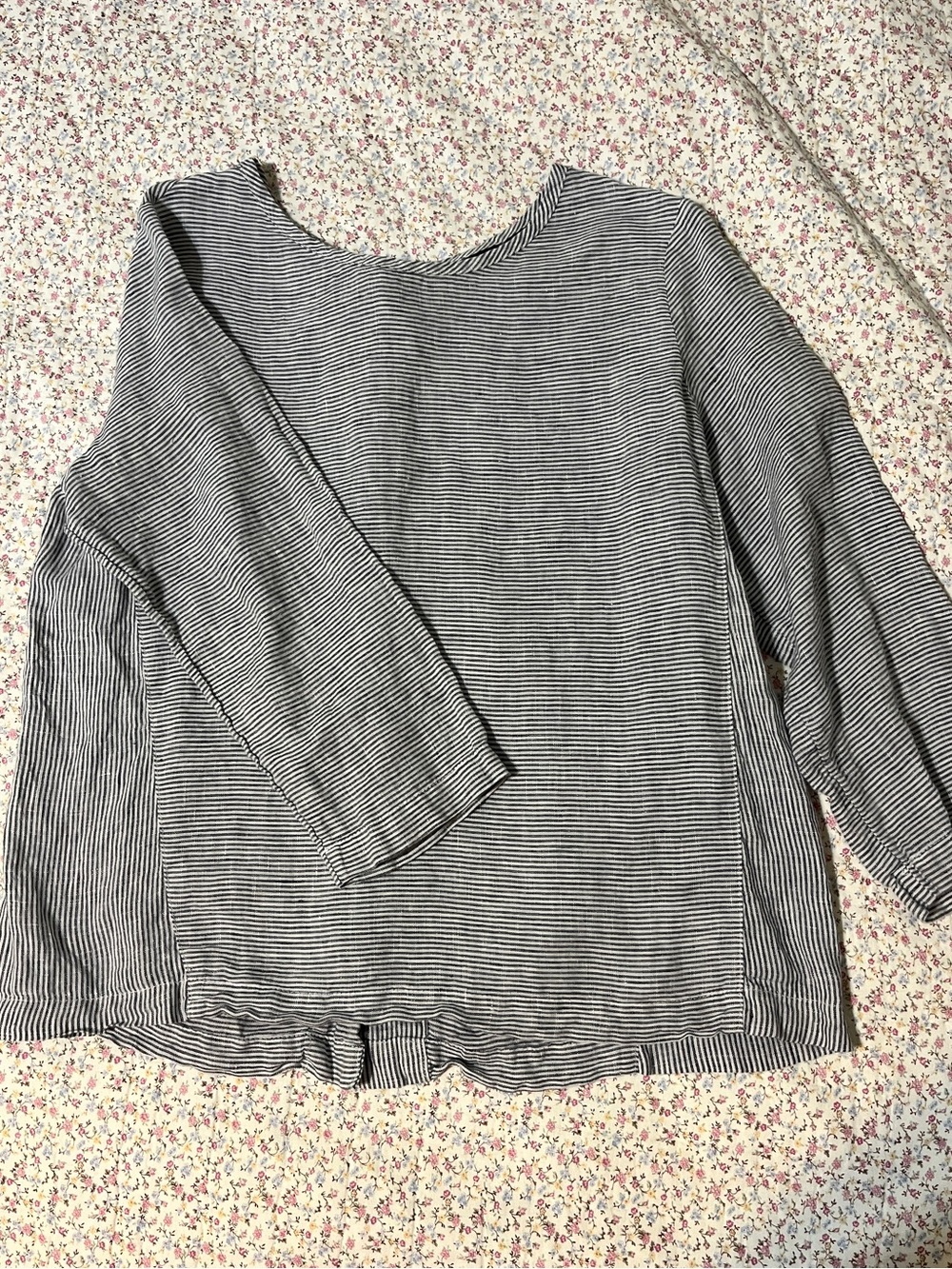 Tahari Striped Black and White Women's Top. 100% Linen. Small